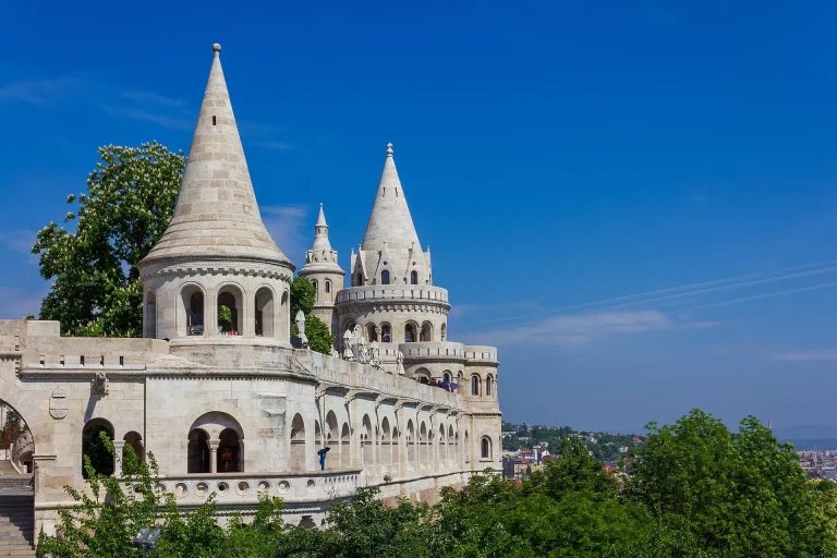 Bastionul Pescarilor din Budapesta, cu turnurile albe